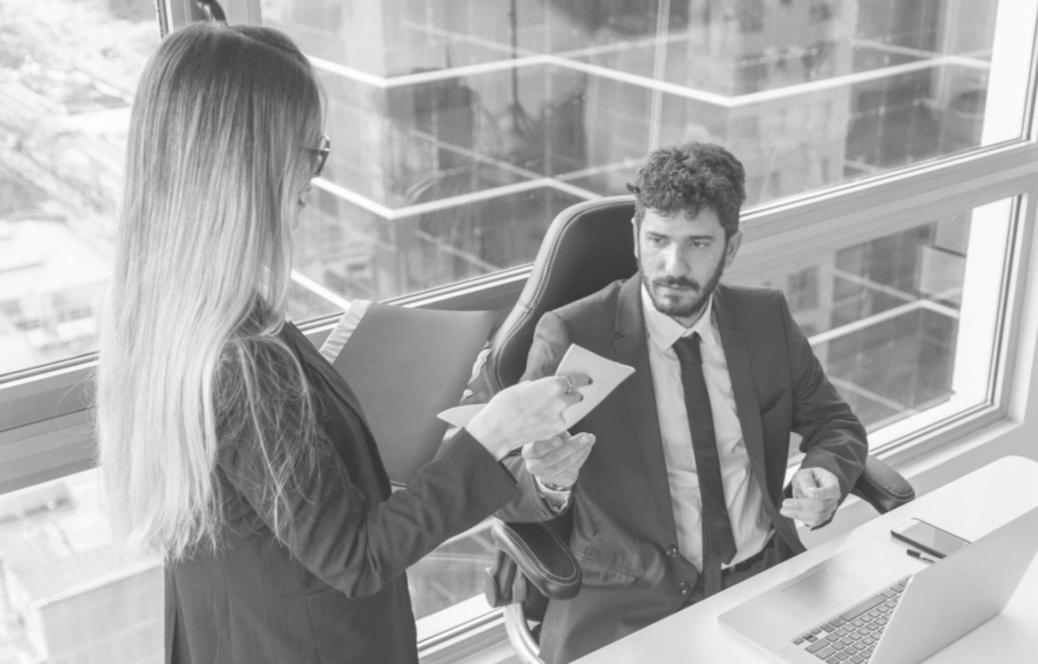 Деловая встреча команды в процессе планирования проекта